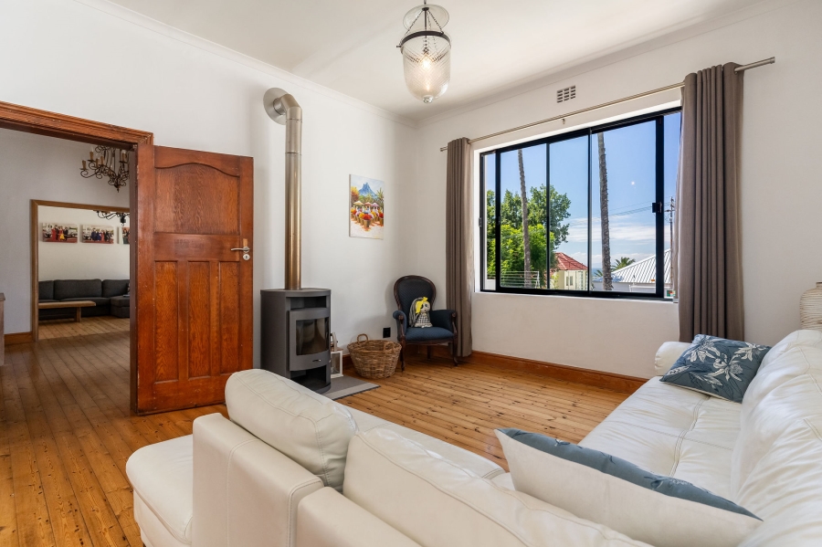 5 Bedroom Property for Sale in Fresnaye Western Cape